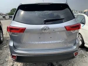 Toyota Highlander 2018 Silver