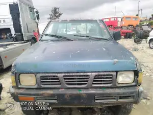 Nissan Pick-Up 1997 Blue