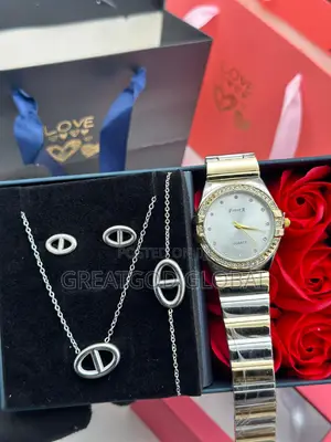 LADIES SET JEWELRY AND Wristwatch Comes With Bag