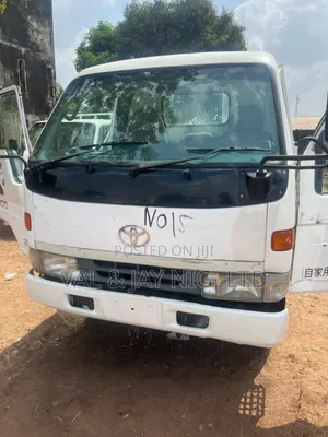 Toyota Dyna 200 With Big Iron Bucket and Japan Engine
