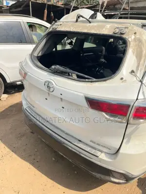 Toyota Highlander 2018 Back Glass AVAILABLE WE Deliver