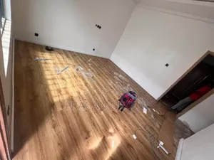 Vinyl Woodlike Floor