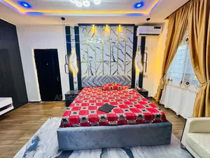 9ft Hight 6/6 Padded Bedframe