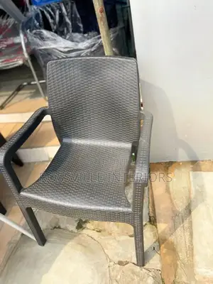 Chic Chairs / Long-Lasting Chairs