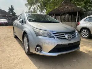 Toyota Avensis 2014 Silver