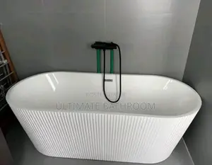 Fluted Bathroom Bathtub