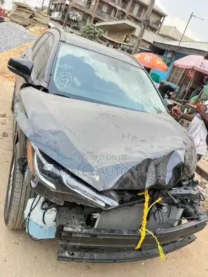 Corolla Cross 2022 Windscreen Glass Available We Deliver