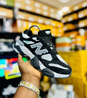 White_black Sneakers