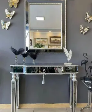 Classic Unique Design Mirror Console.