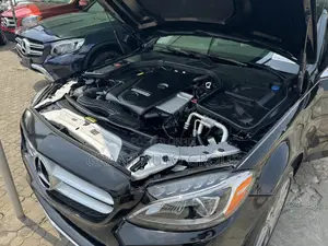 Mercedes-Benz C300 Luxury 4dr AWD 4Matic Sedan (2.0L 4cyl 7A) 2015