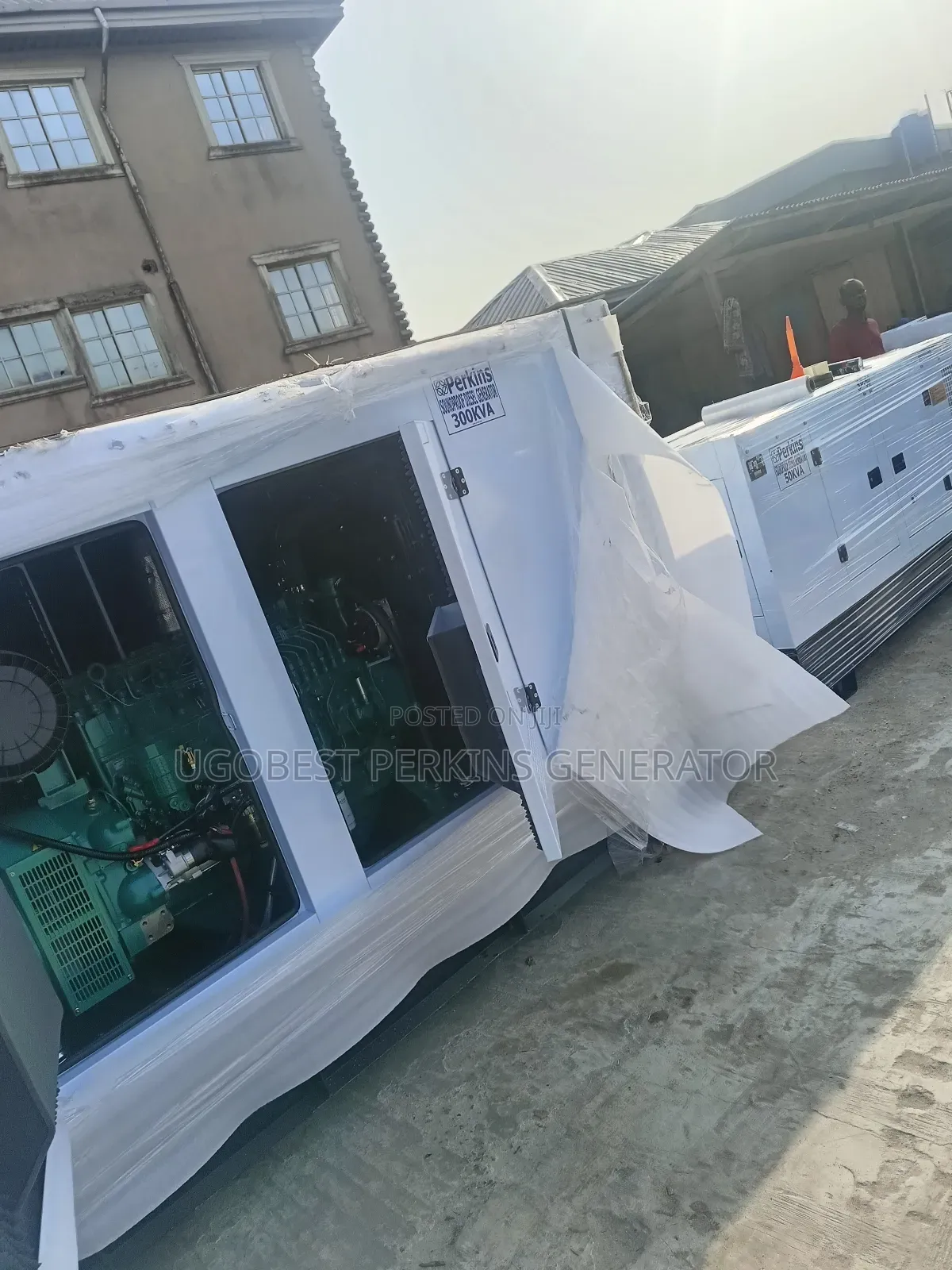 300kva Perkins Genarector Soundproof Generator