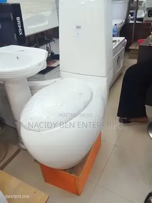 Round Integrated Wc