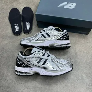 New Balance 1906R Sneakers