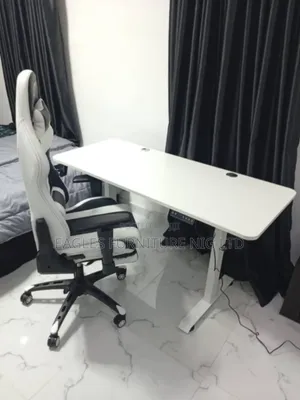 Executive Gaming Swivel Office Chair and Table