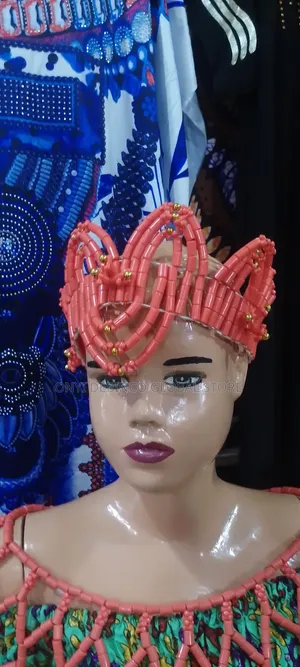 Woman Lolo Bridal Cap for Traditional Wedding Crown