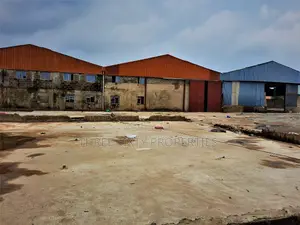 Lease Warehouse Capacity of 2,880sqm With Office