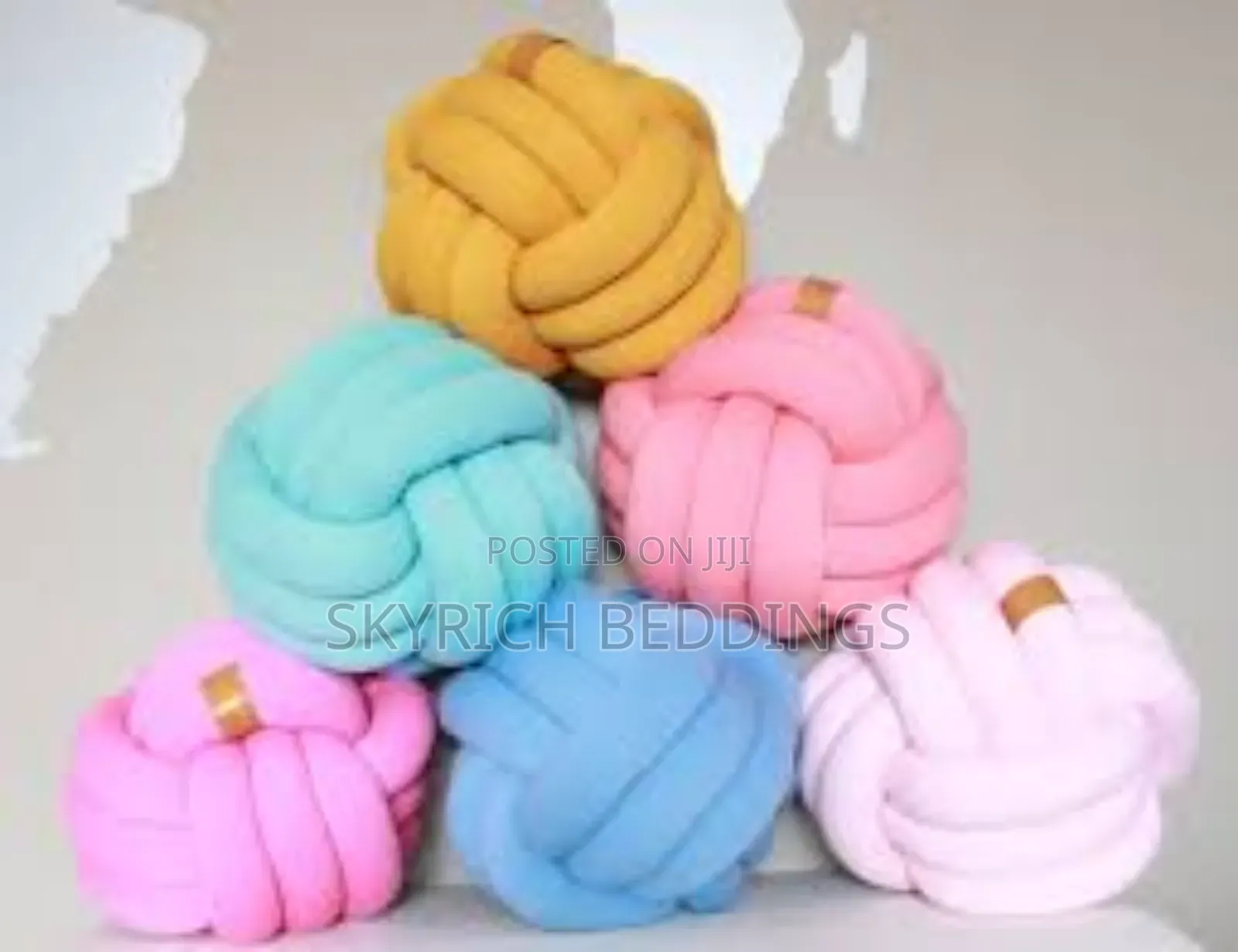 Knotted Pillows