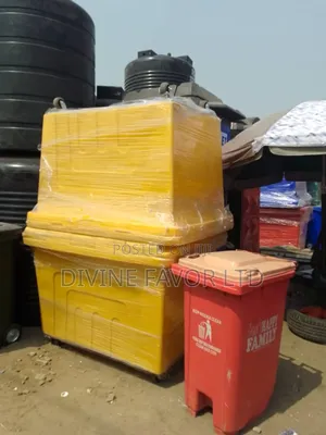 Estate Dustbin 1100 Litres