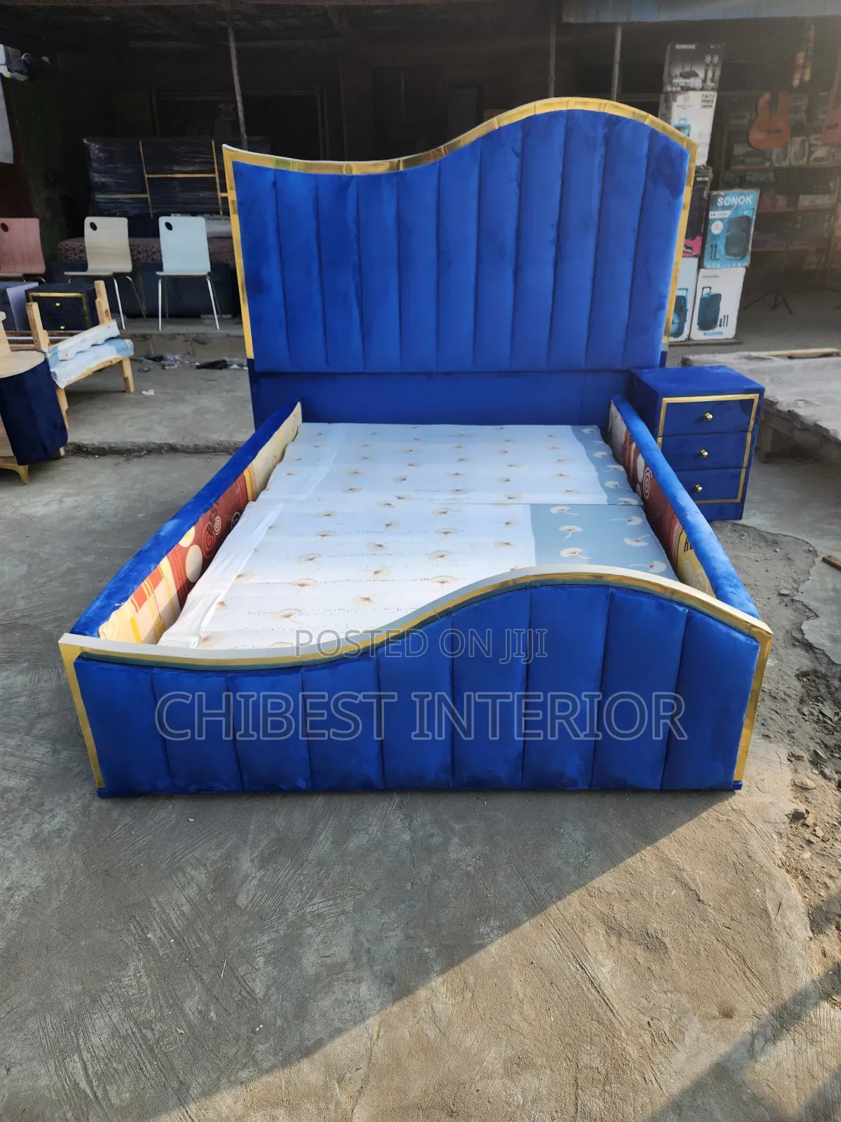 Advanced Upholstery Padded 4.5by6 Bed Set