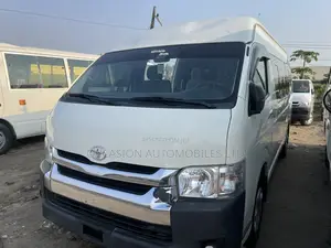 Toyota HiAce 2017 White