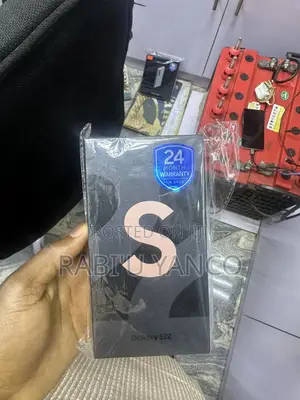 New Samsung Galaxy S22 5G 256 GB Gold