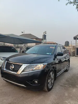 Nissan Pathfinder Platinum 4dr 4x4 (3.5L 6cyl) 2016 Black