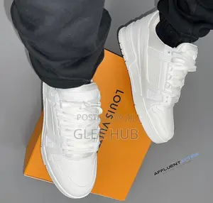 LOUIS VUITTON Plain Sneakers