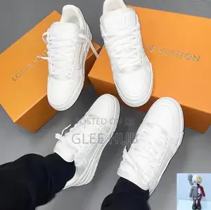 LOUIS VUITTON Plain Sneakers