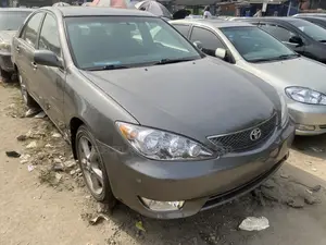 Toyota Camry 2005 Gray