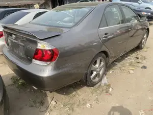 Toyota Camry 2005 Gray