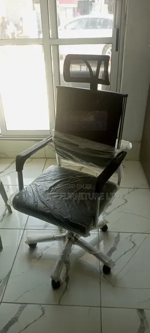 Executive Headrest, Swivel Office Chair