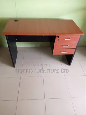 4 Feet Office Table