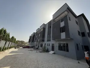 5bdrm Townhouse/Terrace in Mabushi for sale