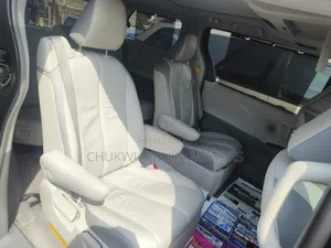Toyota Sienna Limited 7 Passenger 2012 Gray