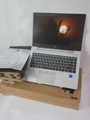 New Laptop HP EliteBook 830 8GB Intel Core i5 SSD 512GB