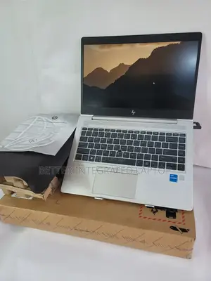 New Laptop HP EliteBook 830 12GB Intel Core I5 SSD 512GB