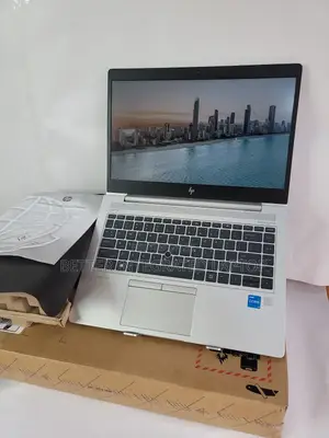 New Laptop HP EliteBook 830 8GB Intel Core i5 SSD 1T