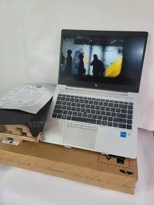 New Laptop HP EliteBook 830 12GB Intel Core i5 SSD 1T
