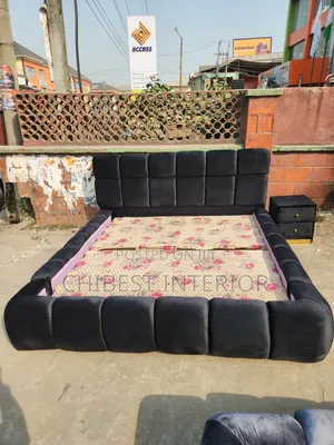 Luxury Black Padded 6by6 Upholstery Bed.