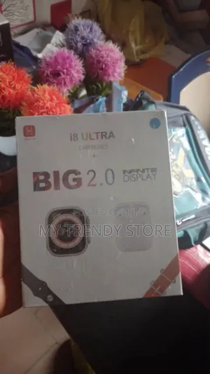 I8 Ultra Smart Watch (Plus a Pair of Earphones)