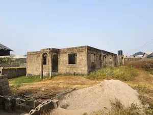5bdrm Block Of Flats In Ibadan For Sale