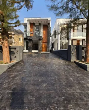 5bdrm Duplex in Ikota for sale