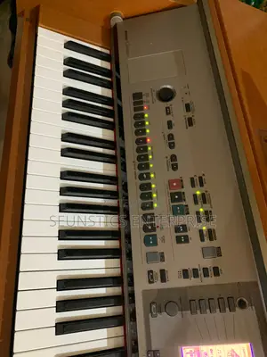Yamaha Clavinova CVP 303 Digital Piano Arranger