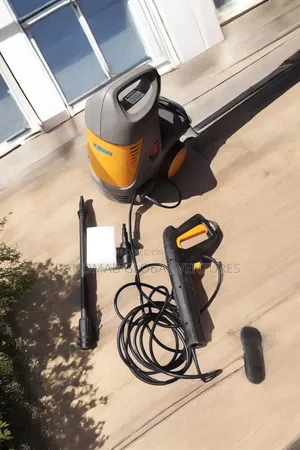 Hozelock High Pressure Washer With Soap Tank