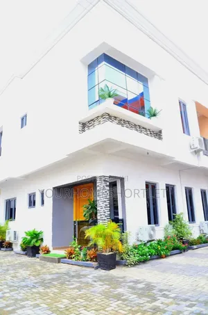 Luxury 3 Bedroom Duplex (Self Compound) With Outdoor Jacuzzi
