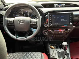 New Toyota Hilux 2022 Black