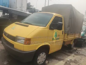 Volkswagen Transporter 2004 Yellow