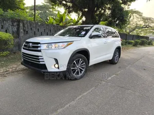Toyota Highlander XLE 4x4 V6 (3.5L 6cyl 8A) 2017 White