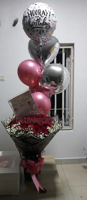 Fresh Red Roses Bouquet and Helium Balloon