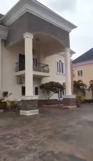 5bdrm Duplex in Fidelity Estate, for sale
